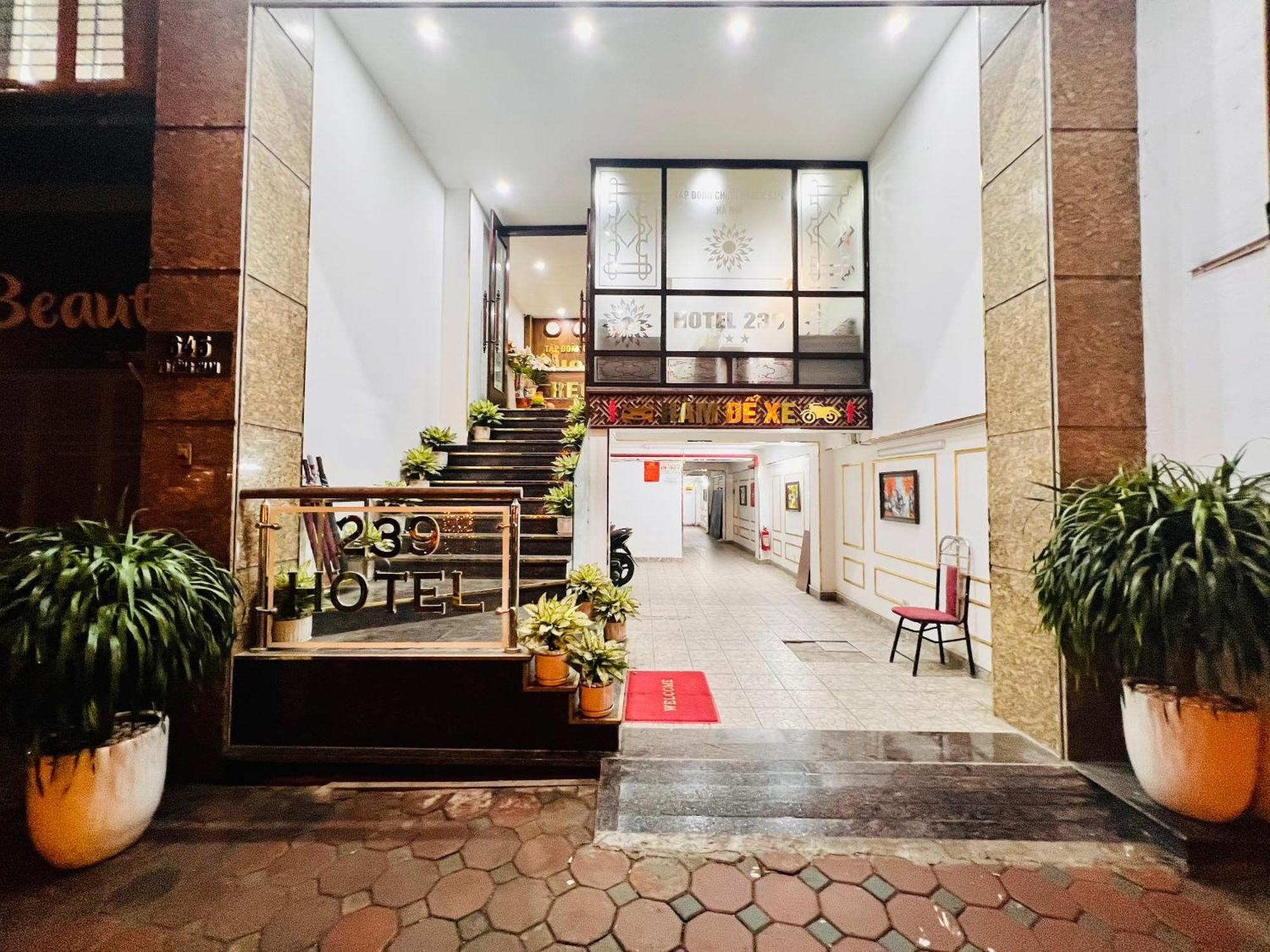 Khach San 239 — Photos 1